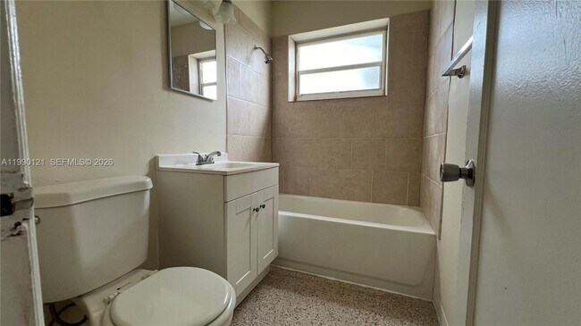 Building Photo - 1001 S 22nd Ct