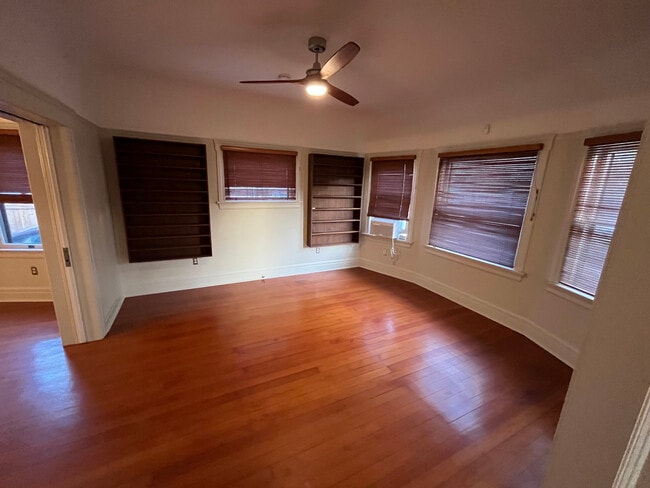 Living Room - 133 E Avenue 42