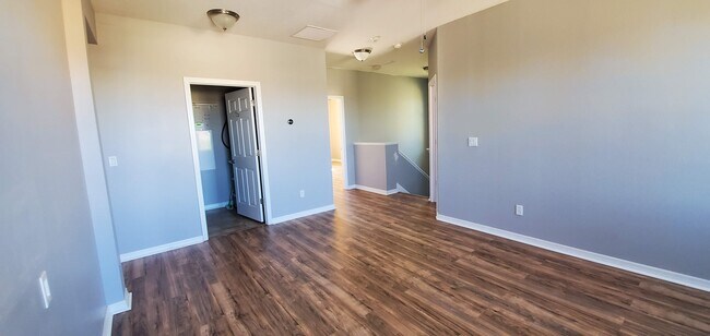 Building Photo - 811 Parker Den Dr