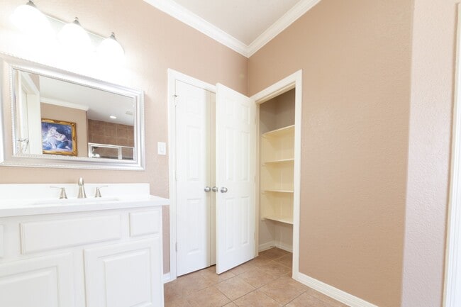 Building Photo - 3206 Holly Thicket Dr