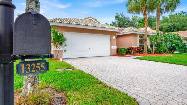 Building Photo - 13255 Royale Sabal Ct