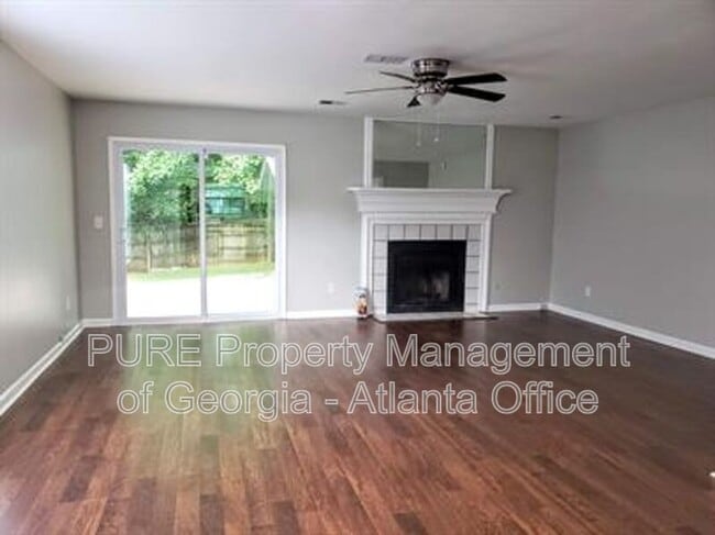 Building Photo - 5031 Village Green Way