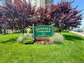 Building Photo - 1 Strawberry Hill Ct