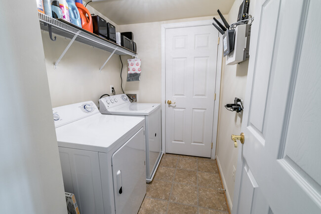 Laundry room in upper hallway - 22785 Settlers Trail Terrace