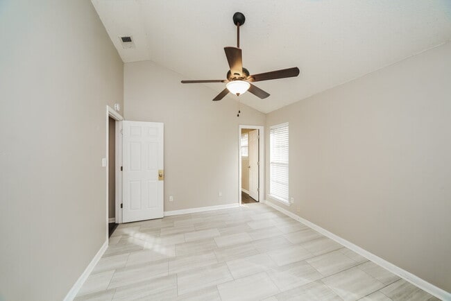 Building Photo - 1403 Leery Cove