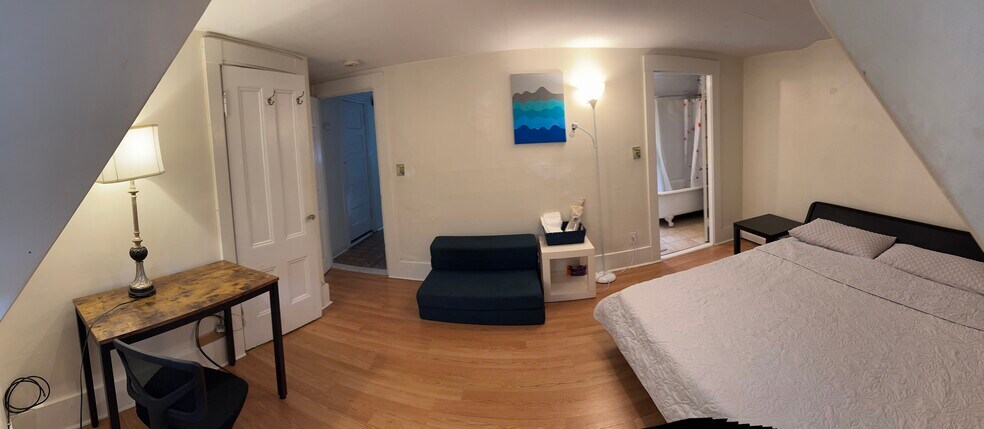 3rd floor studio - 21 Royall St