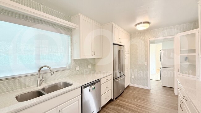 Building Photo - 2212 E La Mirada St