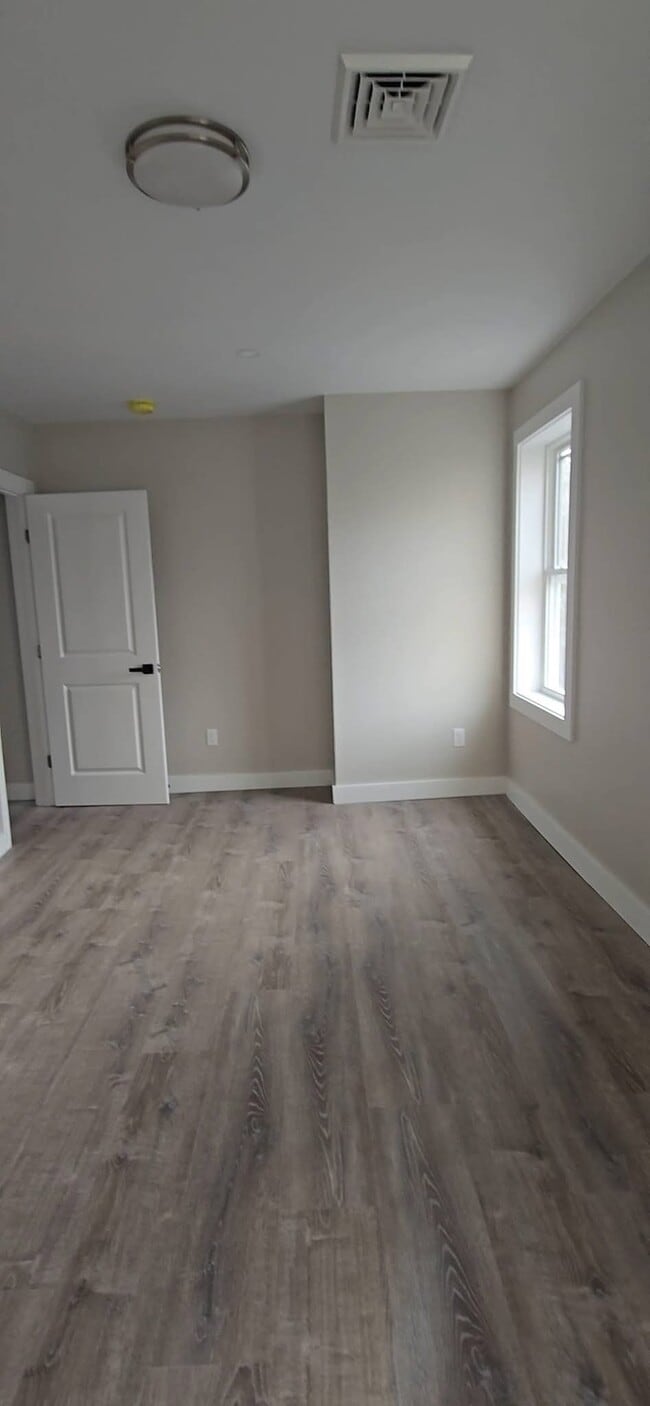 Building Photo - 222 Montaup St