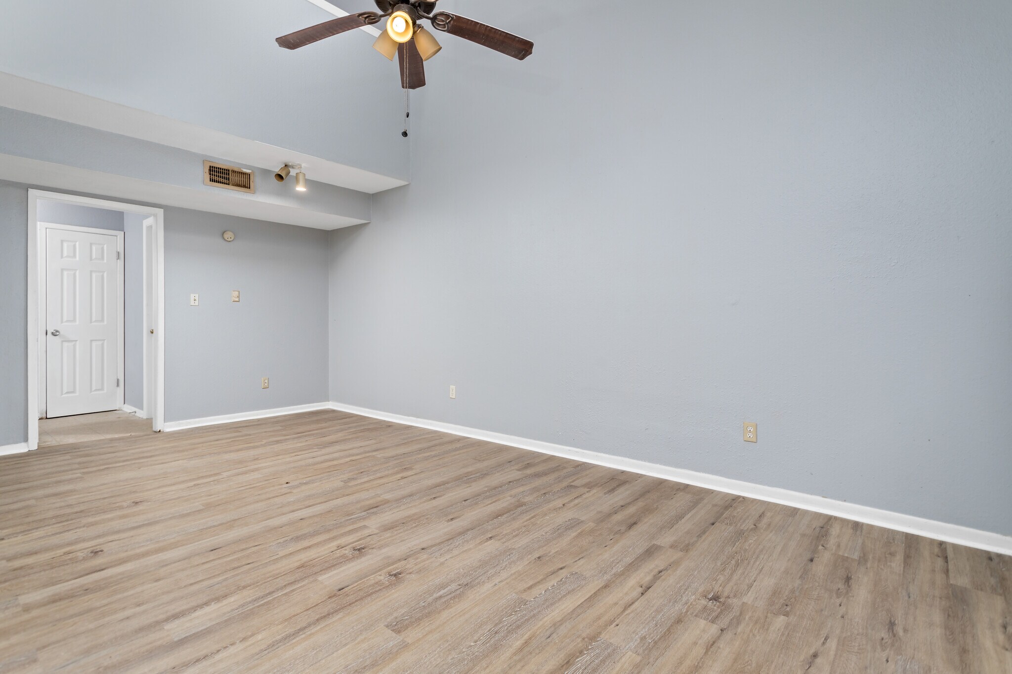 Building Photo - 1176 Oregon Ave