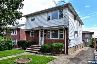 Building Photo - 348 Westminster Pl