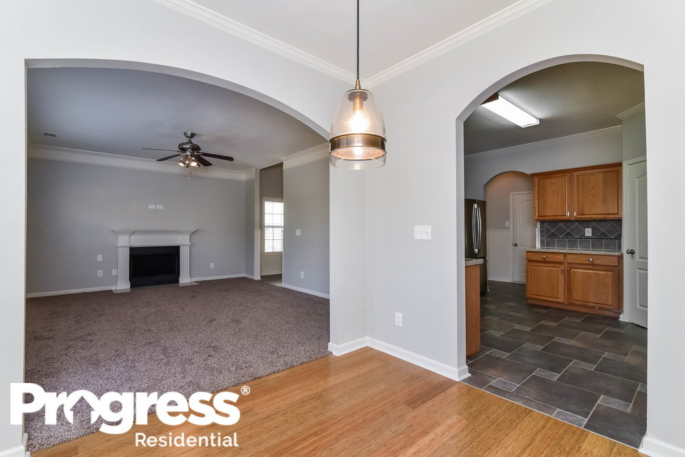 Building Photo - 6522 Silk Tree Pointe