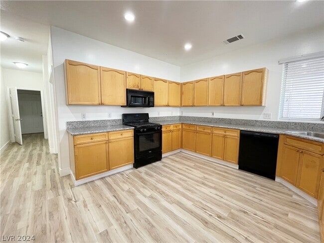 Building Photo - 7732 Crenshaw Way