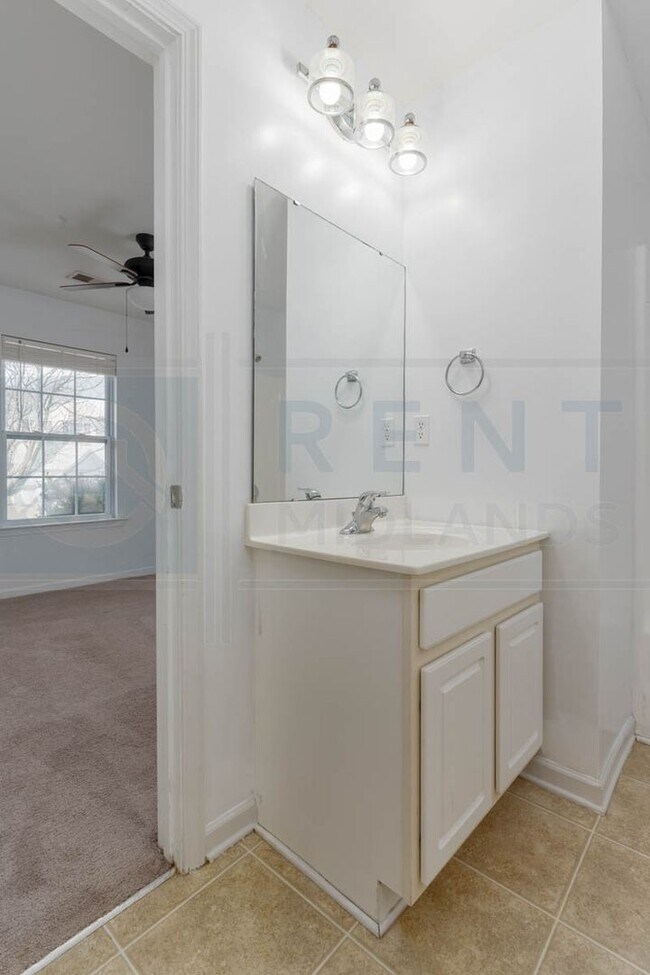 Building Photo - Available Now: Updated 3 Bedroom with Garage!