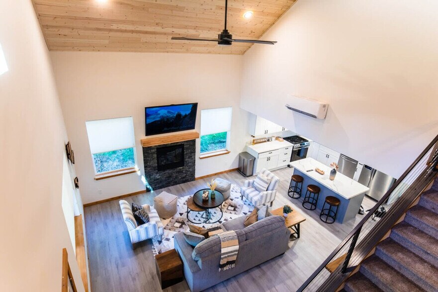 Building Photo - 231 Paradise Dr