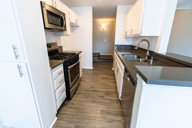 Interior Photo - 4432 Coldwater Canyon