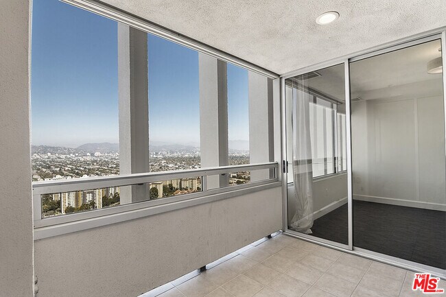 Building Photo - 735 Hauser Blvd