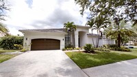Building Photo - 3050 Lakewood Dr