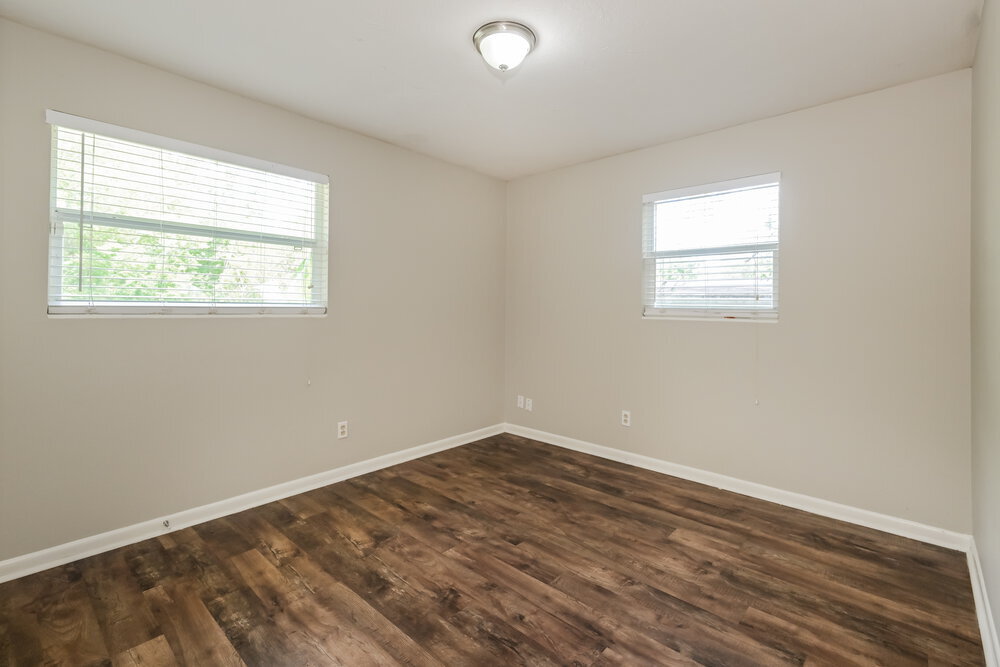 Building Photo - 2219 Limoges Dr E