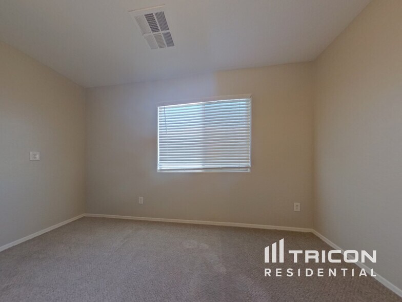 Building Photo - 11409 W Mountain View Dr