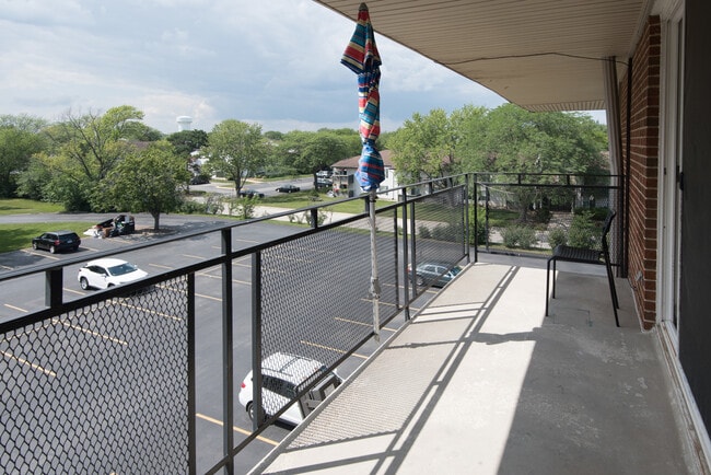 Building Photo - 2206 S Goebbert Rd