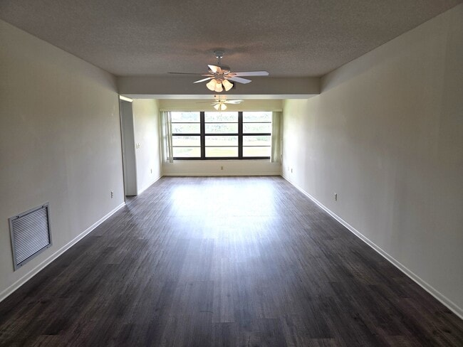 Building Photo - 21 Plantation Dr