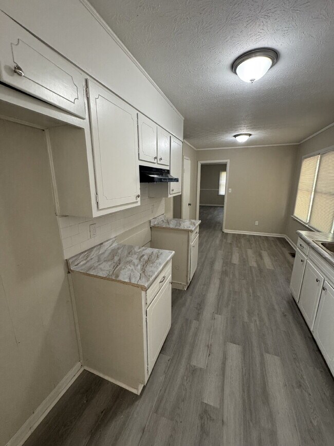 Building Photo - "Charming 3-Bed Oasis with 2 Full Baths on Brookview Drive – Your Perfect Talladega Retreat!"