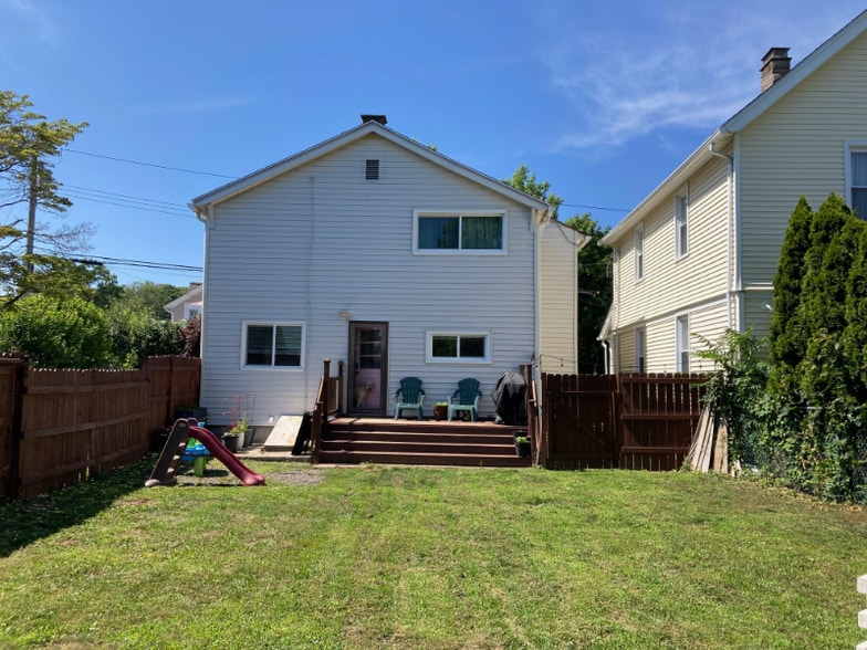 Building Photo - 19 Florence Ave