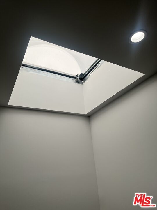 Building Photo - 212 E 29th St