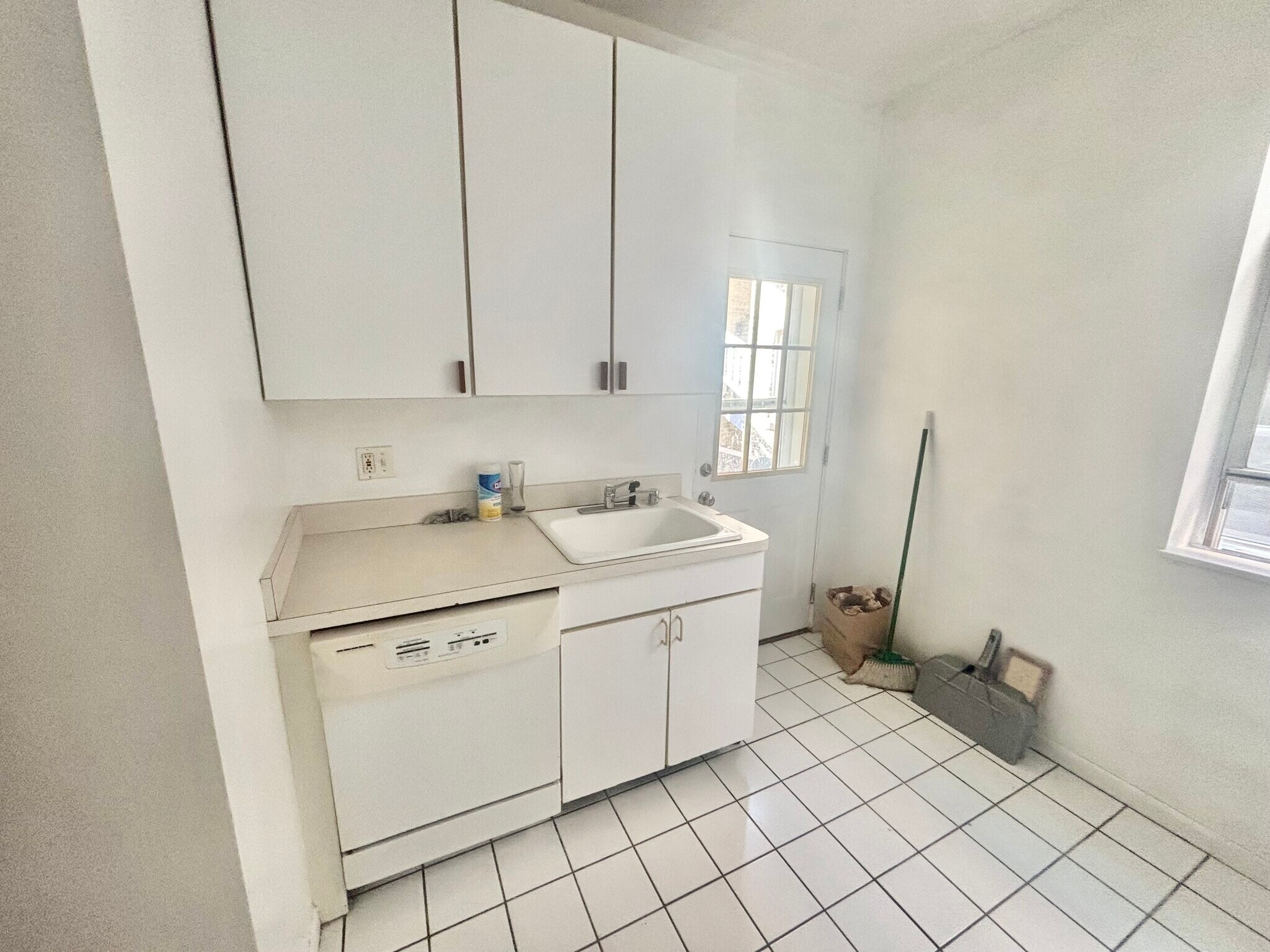 Building Photo - 4866 N Ashland Ave