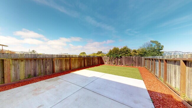 Building Photo - "Charming 3-Bed Oasis on Frankfort St: Spacious 2-Bath Retreat in Daly City!"