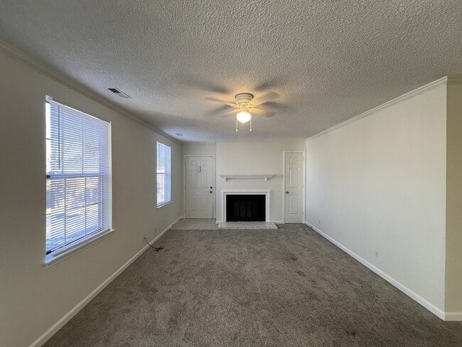 Building Photo - 764 Fox Ridge Dr