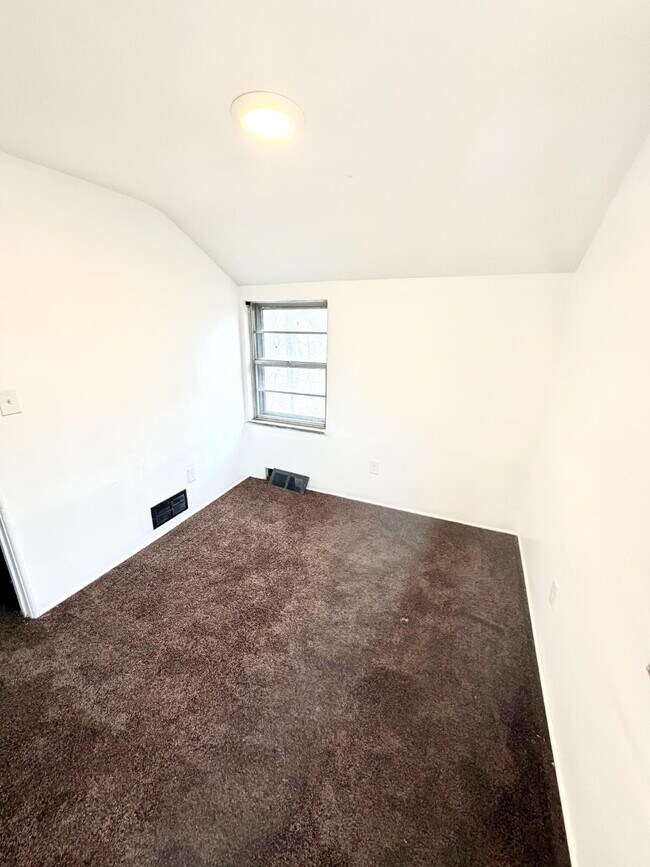 Building Photo - Fully Renovated 3 Bedroom 1 bath Home!