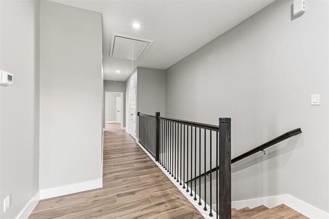 Building Photo - 5510 Pershing St