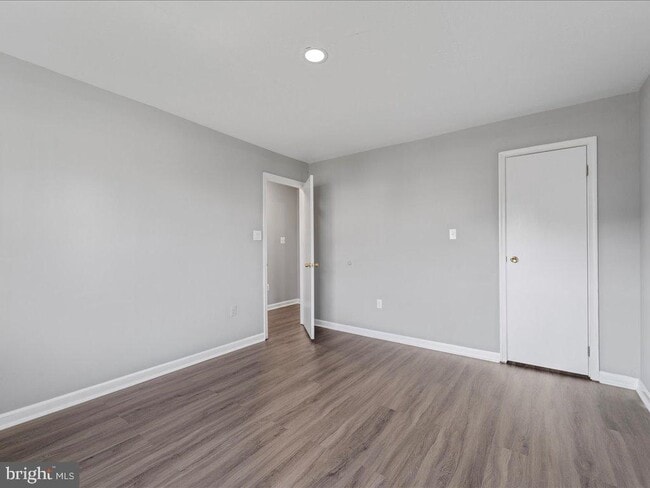 Building Photo - 564 Radford Terrace NE