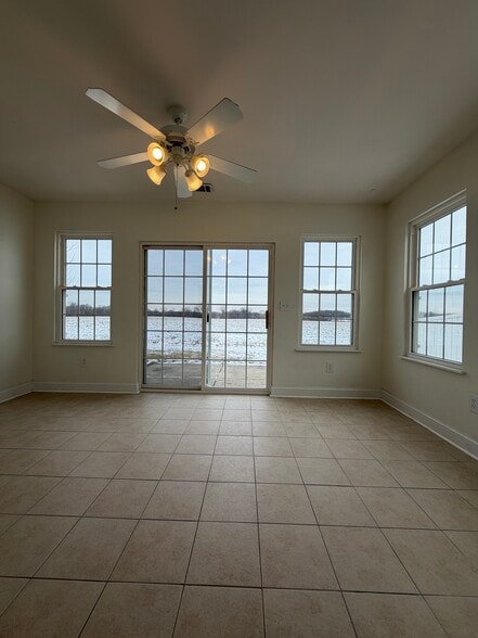 Building Photo - 10557 Maine Dr