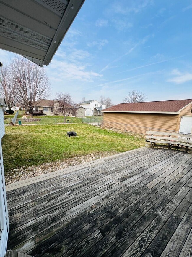 Building Photo - 3 Bedroom Home w/ Garage in Marion, IA
