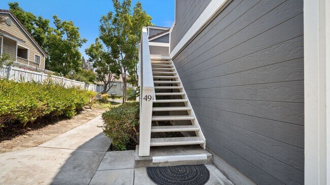 Building Photo - Upgraded 2-Bedroom Carriage Townhome with ...