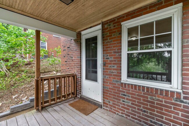 Building Photo - READY FOR MOVE IN! Don't miss this UPDATED 3-bedroom in Forest Hills!