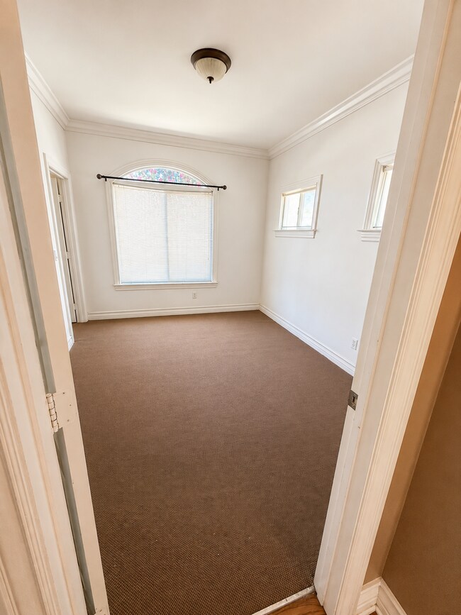 Building Photo - Spacious 3-Bed, 3-Bath + Bonus room as office/den.  Great room - Open Kitchen with island.  Gem i...