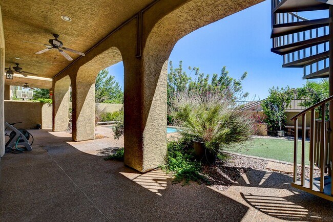 Building Photo - Stunning Summerlin Pool Home!