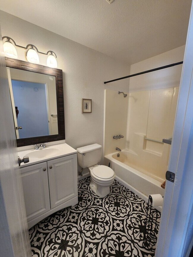 Building Photo - Fully Furnished! Move in with just a suitcase!