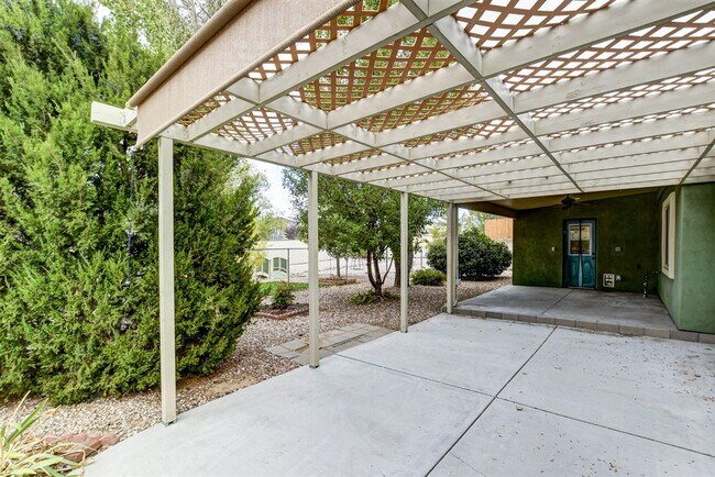 Building Photo - 3 bedroom 2 bathroom ranch style home in Chino Valley with RV parking