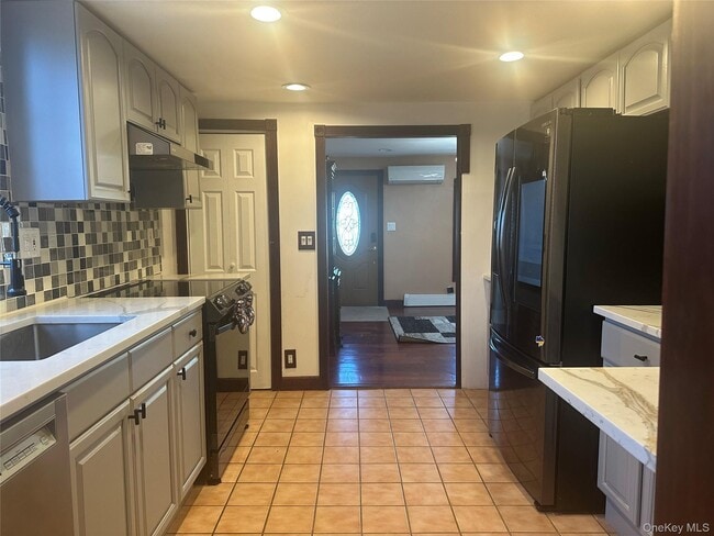 Building Photo - 524 Jerusalem Ave