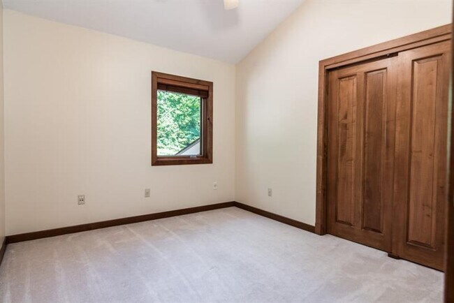 Building Photo - 2104 Old Ehrman Rd