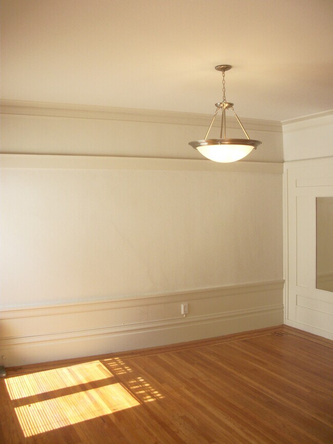 Building Photo - 810 Jones St