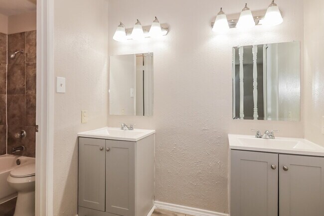 Building Photo - 1313 Timberview Dr