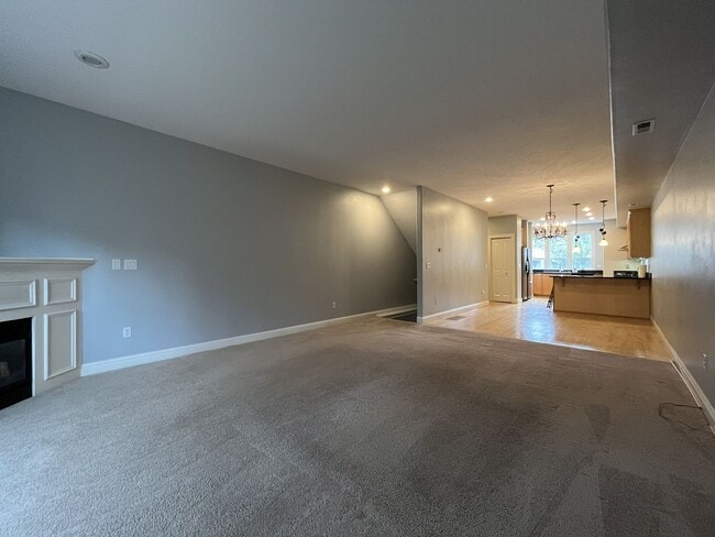 Building Photo - Modern Townhome Near OHSU with 3 Bedrooms Each with Private En-Suite Bath