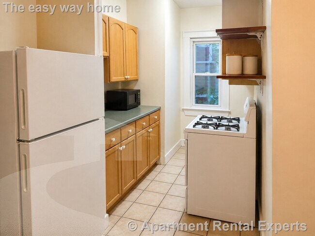 Building Photo - 132.5 Oxford St Unit #11