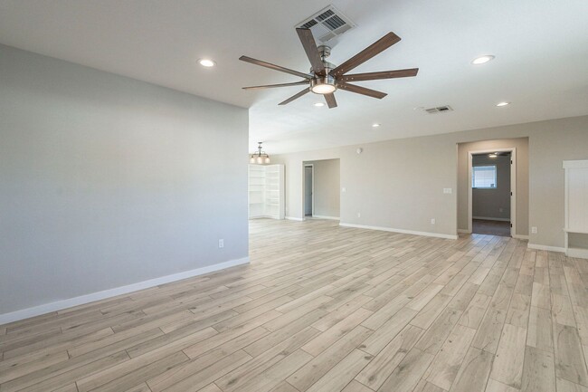 Building Photo - BEAUTIFUL SOUTH SCOTTSDALE - CORNER LOT & ...
