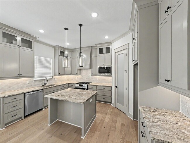Building Photo - 7671 Scenic Vly Ave